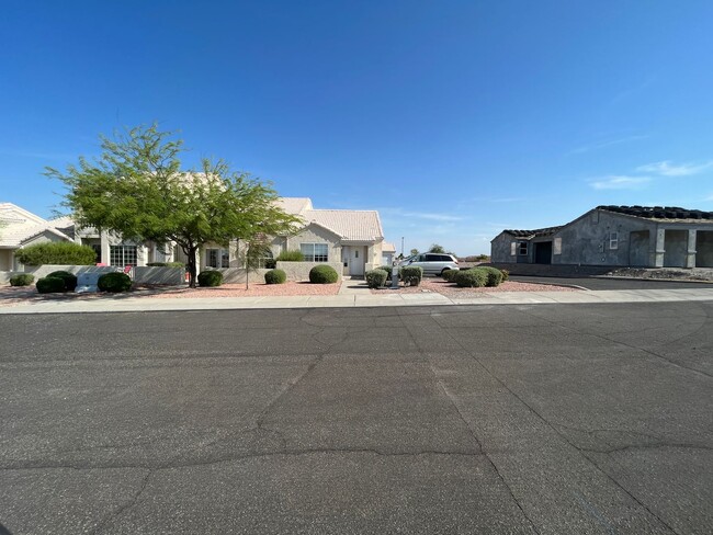 Foto del edificio - 2BR 2BA Fully Furnished Townhome with Util...