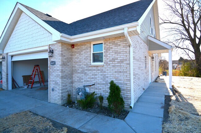 Foto del edificio - 8633 Covington Place