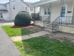 Building Photo - 132 S Apple St