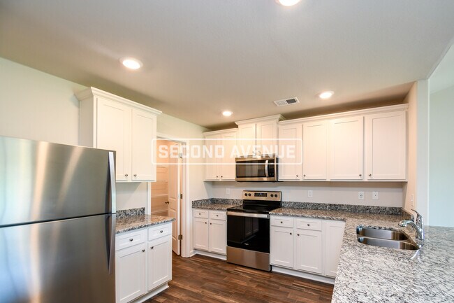 Foto del edificio - 823 Red Berry Ln