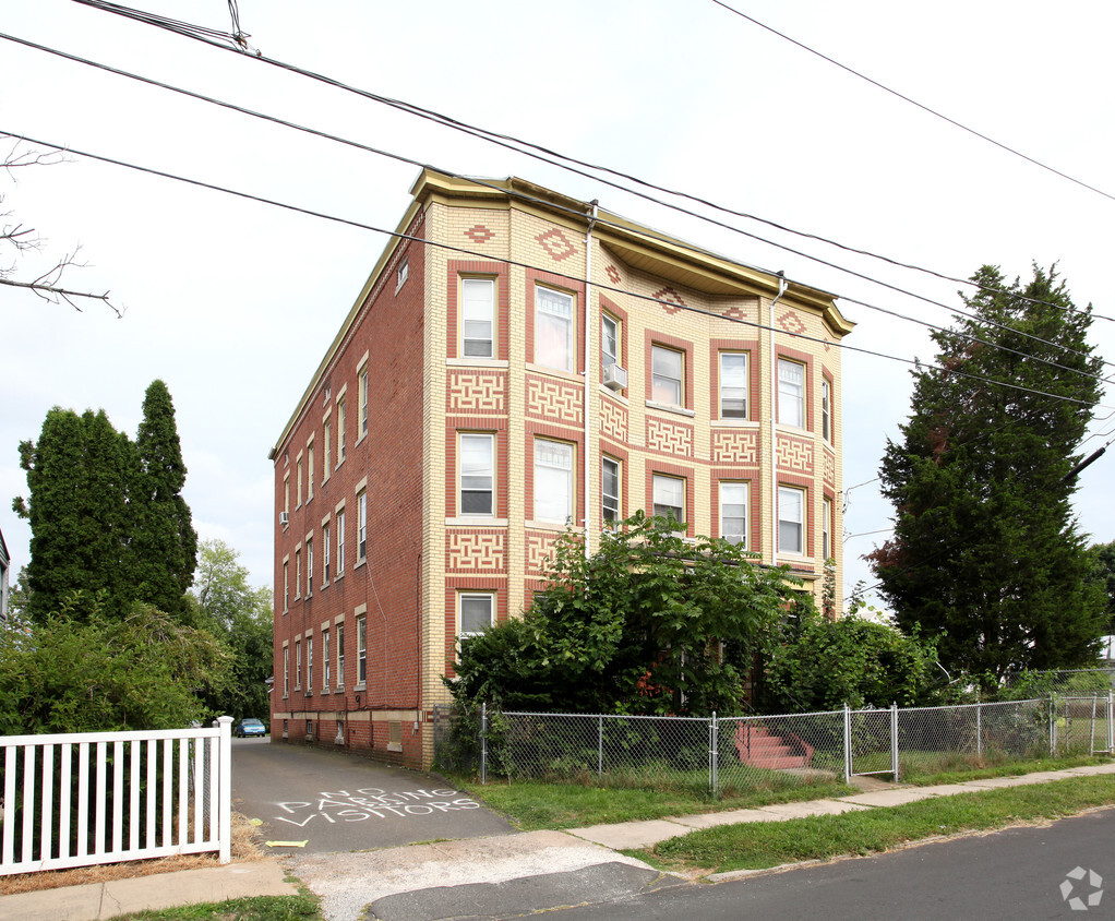 Building Photo - 163 Gold St
