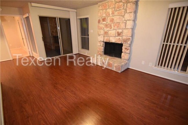 Foto del edificio - 6903 Deatonhill Dr