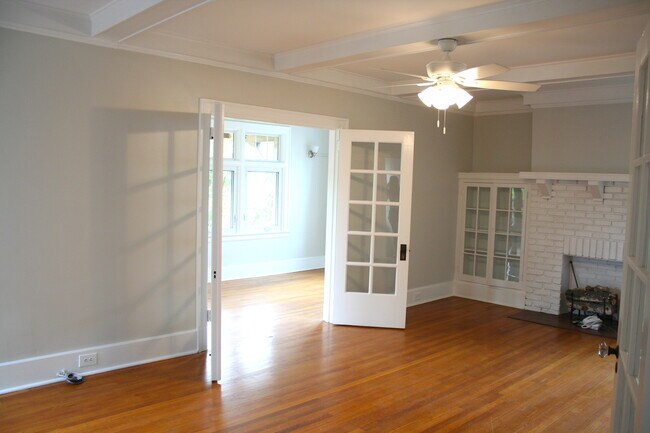 Building Photo - 5253 Ellsworth Ave