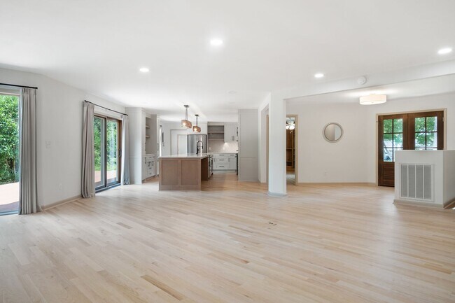 Foto del edificio - 5 Bed/4.5 Bath Undergrads OK Close to VT