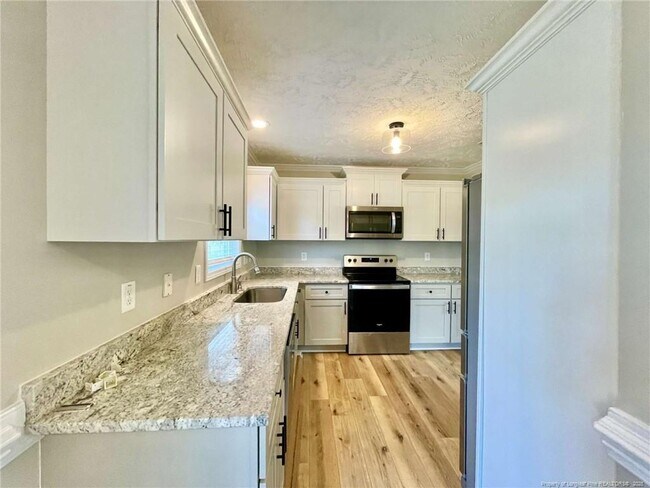 Building Photo - 5325 Wallbrook Dr