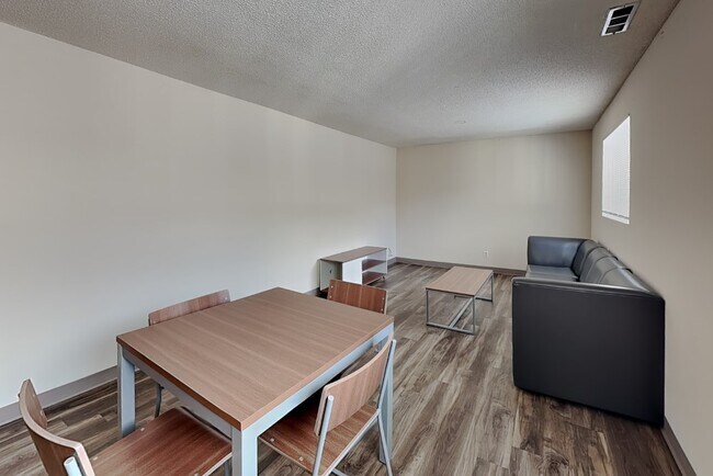 Foto del edificio - 218 Stanton Ave