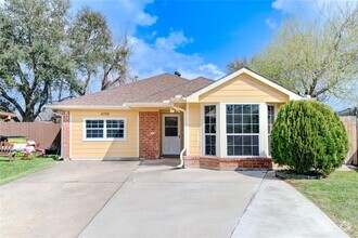 Building Photo - 4705 Dogwood Dr