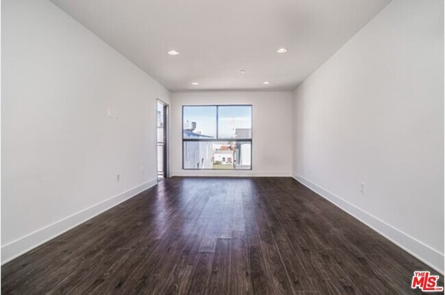 Foto del edificio - 6217 Waring Ave