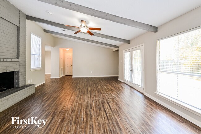 Building Photo - 15827 Pine Mountain Dr