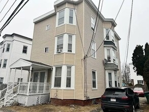 Building Photo - 31 Chestnut St