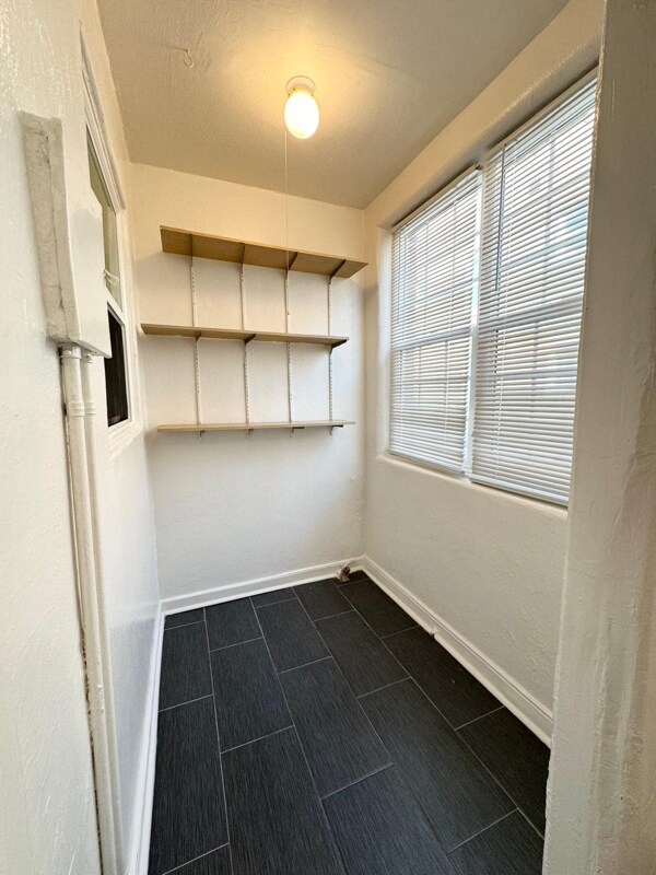 Foto del edificio - 636 N Plymouth Blvd