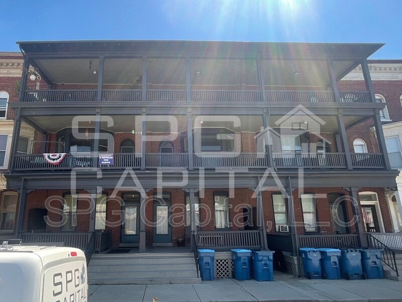 Foto principal - 1042 W Market St