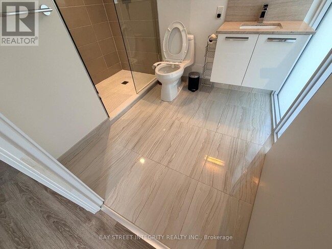 Building Photo - 28 Wellesley St E