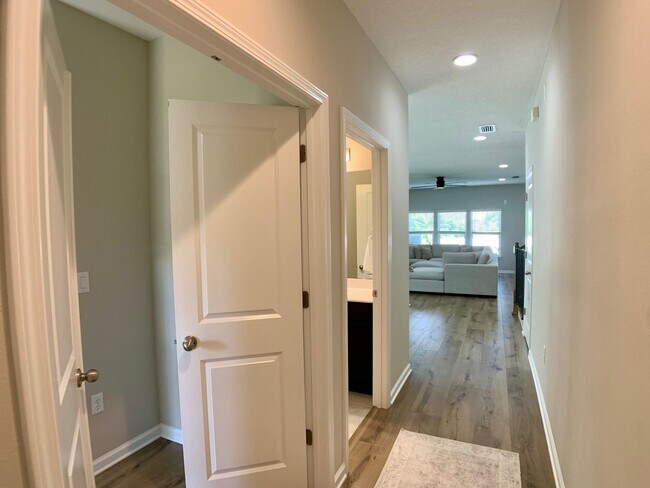 Building Photo - 2107 Hawkeye Pl