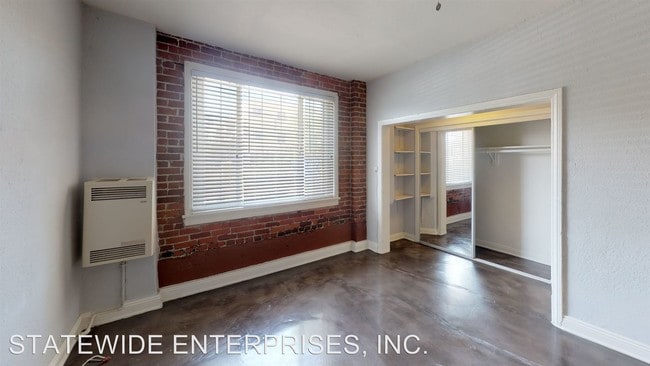 Building Photo - 516 N Harvard Blvd