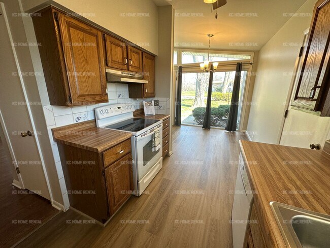 Building Photo - Updated 3 bed 2 bath ranch style home in G...