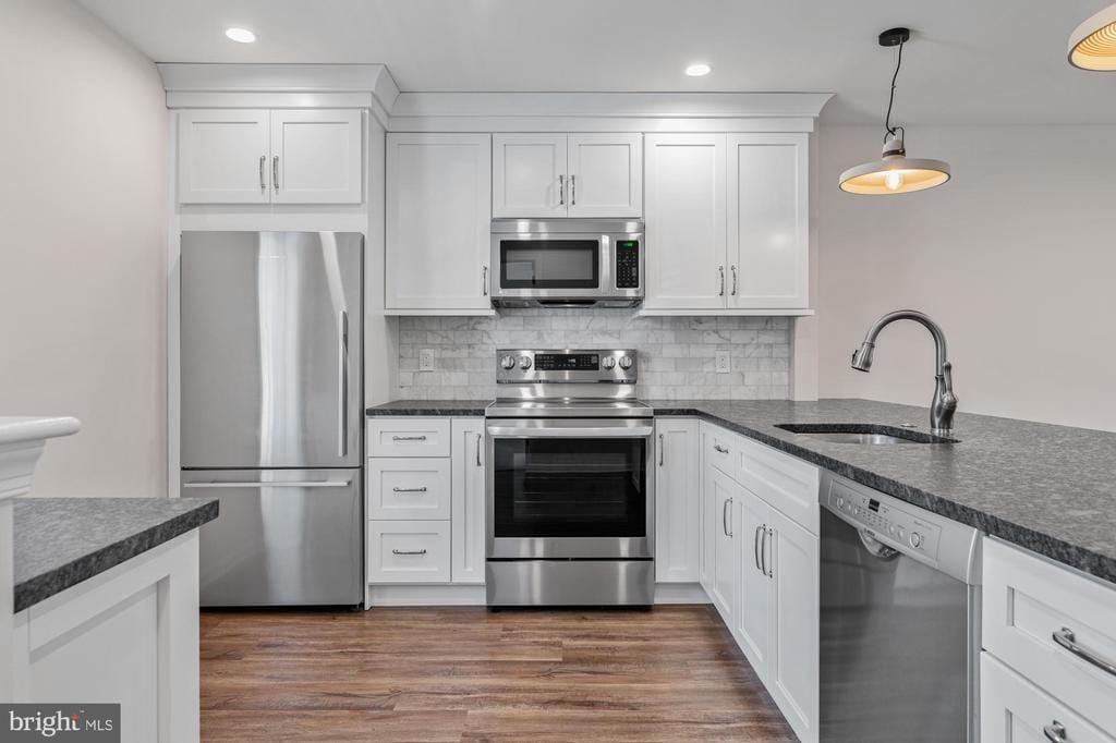 Primary Photo - 106 Valley Stream Cir