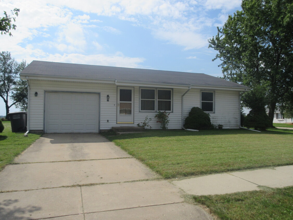 Primary Photo - House in Milton