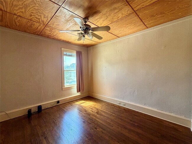 Foto del edificio - 227 W Oak St