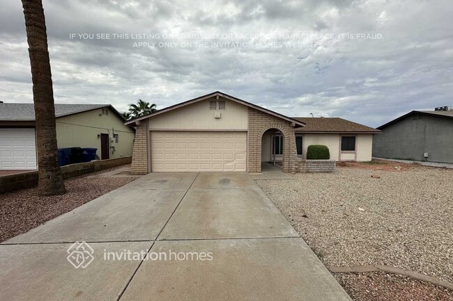 Building Photo - 2412 S Cottonwood Dr