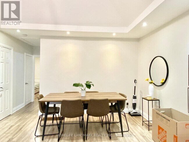 Building Photo - 689 Jane St