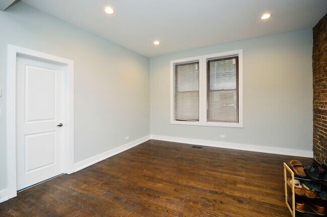 Foto del edificio - 2721 W Division St