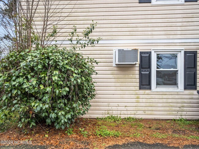 Building Photo - 307 Richlands Ave