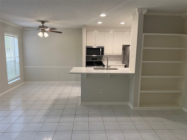 Foto del edificio - 2120 El Paseo St