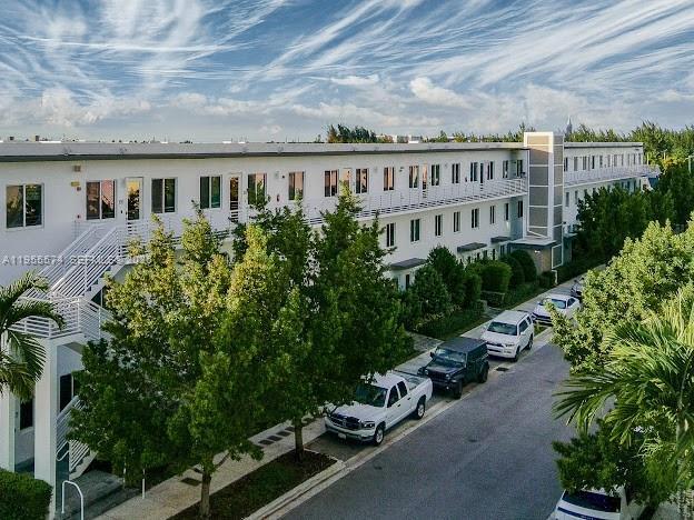 Foto del edificio - 6416 NW 102nd Ct