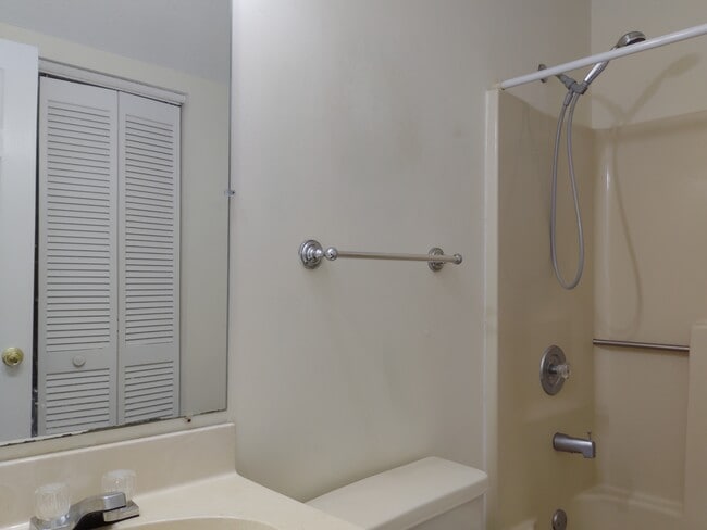 Building Photo - 510 Fairwood Lakes Dr