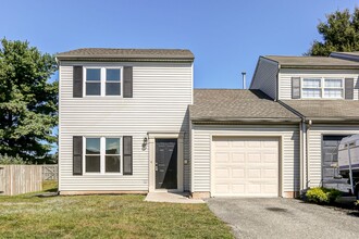 Building Photo - 3040 Solar Dr