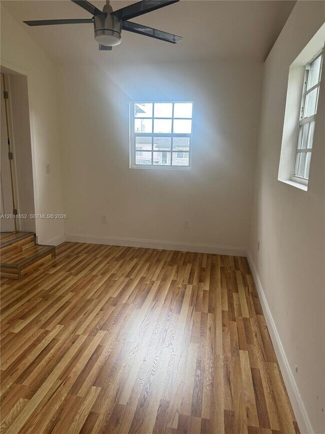 Foto del edificio - 411 NW 106th St