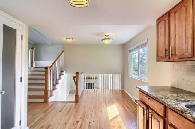 Foto del edificio - 4743 S Willow St
