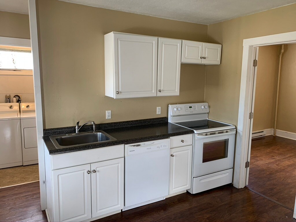 111 Mortimer St Unit Downstairs, Dunmore, PA 18512 Apartments in Dunmore, PA