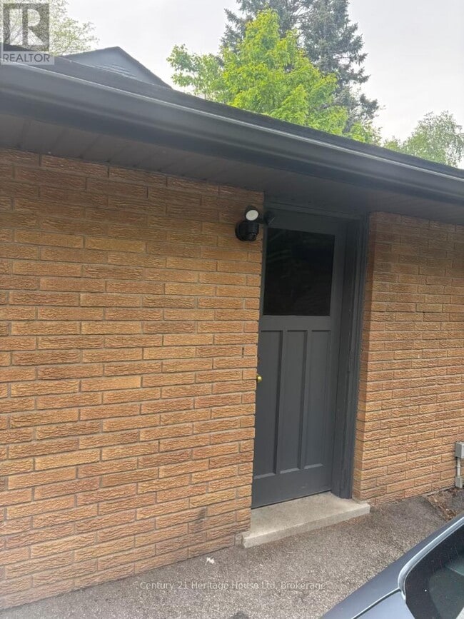Building Photo - 73 Rosewood Ave