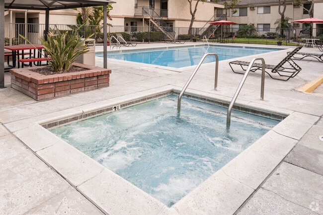 Pool - Monterra