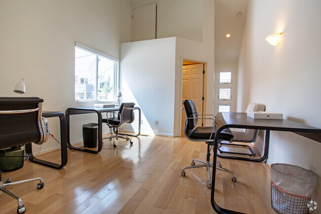 3HAB, 2BA - 439 Carroll Canal