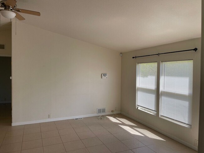 Foto del edificio - Beautiful, Home on Acreage in Valley Springs!