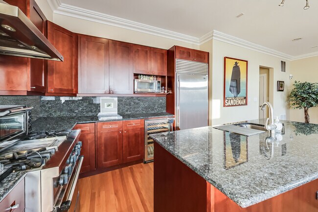 Foto del edificio - 2442 N Southport Ave
