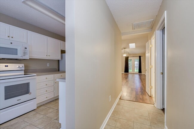 Building Photo - 128 Shelby Dr