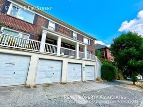 Building Photo - 914 1/2 E Fir St