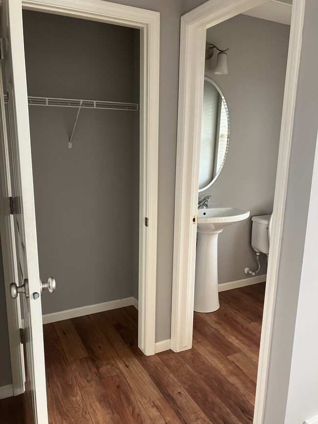 Entry level powder room - 507 Stone Arbor Trail