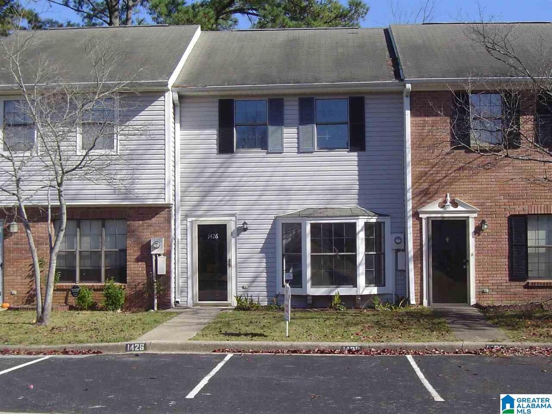 Primary Photo - 1426 Applegate Dr