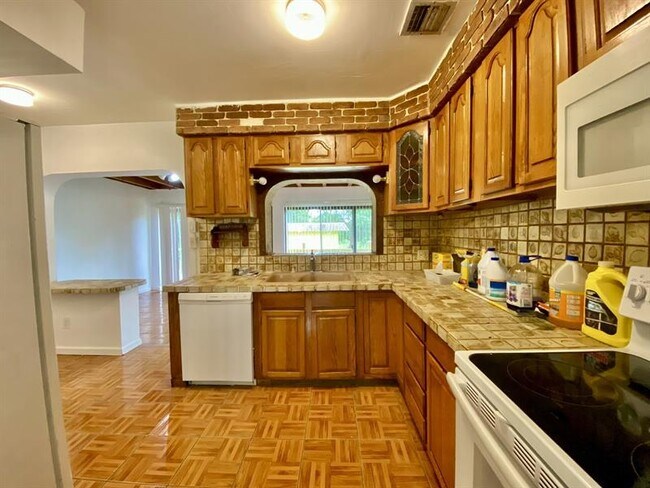 Foto del edificio - 14131 NW 3rd Ave