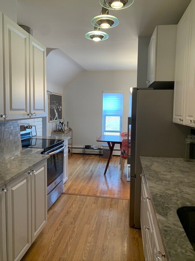 Building Photo - 400 S Highland Ave
