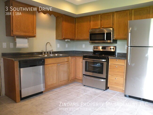Building Photo - Updated 3 bedroom 1 bath rental home with ...