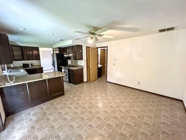 Building Photo - Beautiful 4 bed & 2 bath home in Kent WA!!