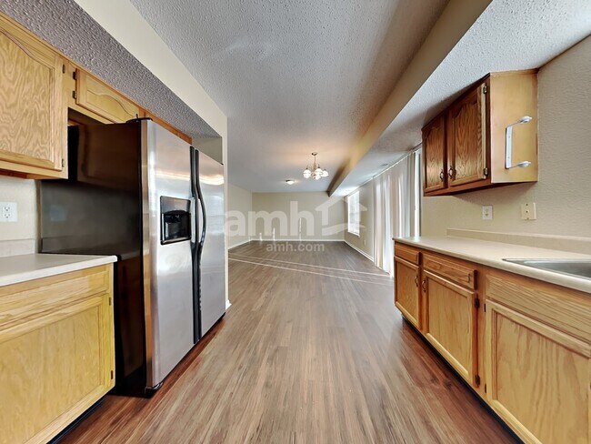 Foto del edificio - 8149 Whitham Dr