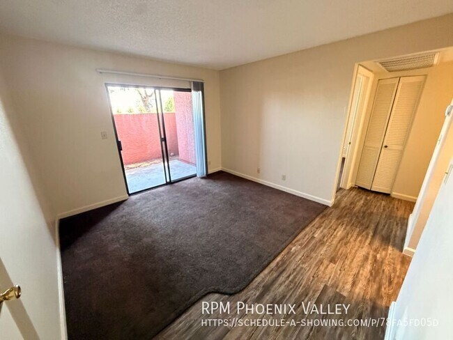 Building Photo - 825 S River Dr
