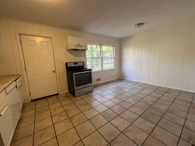 Building Photo - FREE RENT!! Welcome to your dream home in ...